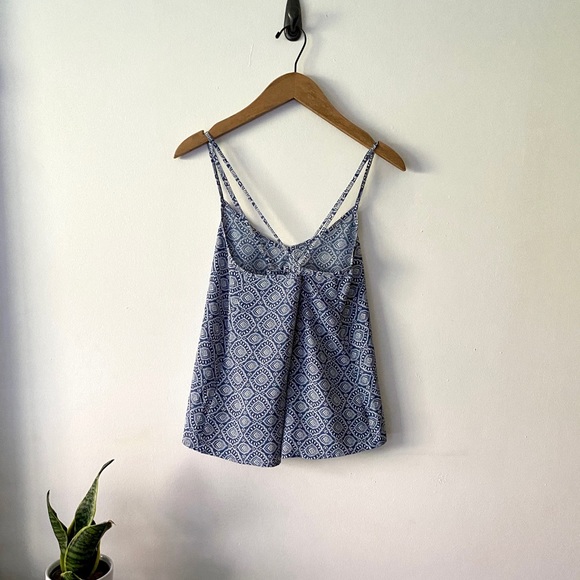 Cross-back Paisley Tank Top - Picture 4 of 6